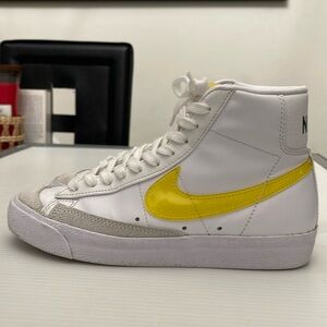 NIKE BLAZER MID 77 WHITE PECAN VIVID SULFUR SNEAKERS WOMENS SIZE 6